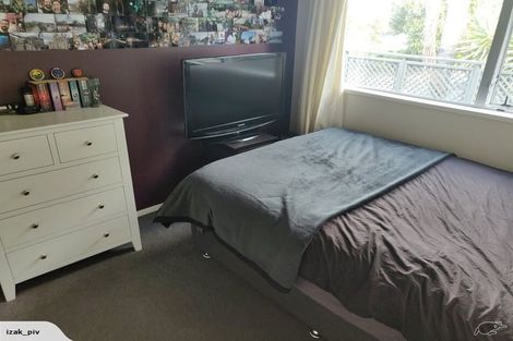 Photo of property in 1 Kayle Glen, West Harbour, Auckland, 0618