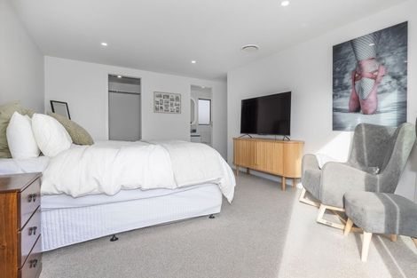 Photo of property in 94 Kotare Street, Waikanae, 5036