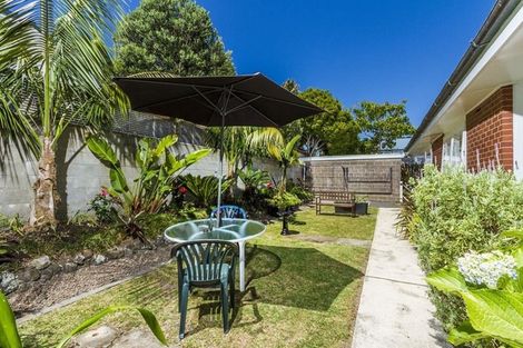 Photo of property in 4/6 North Avenue, Narrow Neck, Auckland, 0624