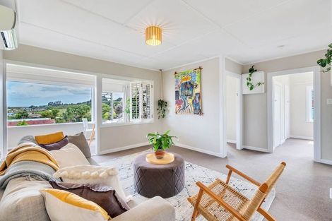 Photo of property in 15 Awaroa Road, Helensville, 0800