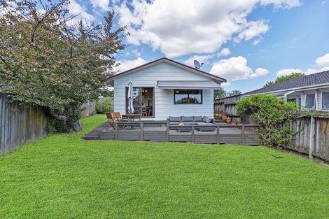 Photo of property in 2/22 Minaret Drive, Bucklands Beach, Auckland, 2014