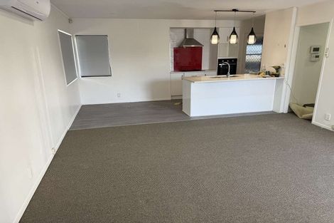 Photo of property in 2/224 Massey Road, Mangere East, Auckland, 2024