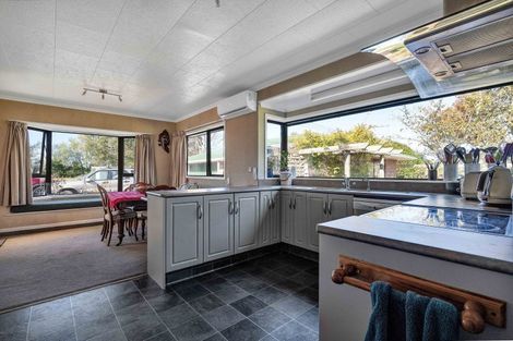 Photo of property in 44 Rawhitiroa Road, Eltham, 4322