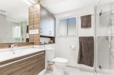 Photo of property in 1/11 Delisle Place, Windsor Park, Auckland, 0632