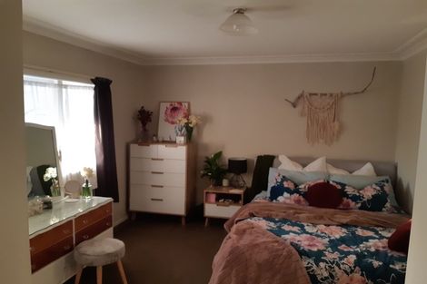 Photo of property in 177 Edmonton Road, Te Atatu South, Auckland, 0610