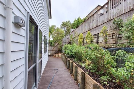 Photo of property in 8 Bintulu Place, Fairview Heights, Auckland, 0632