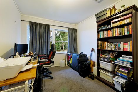 Photo of property in 12 Havelle Avenue, Titirangi, Auckland, 0604