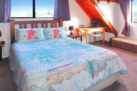 Photo of property in 38 Hennessy Street East, Foxton Beach, Foxton, 4815