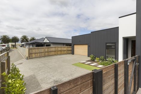 Photo of property in 12 Roy Street, Palmerston North, 4410