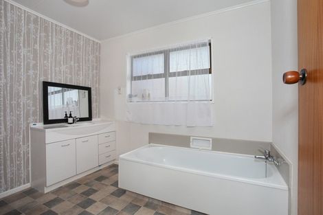 Photo of property in 28 Shelton Place, Feilding, 4702