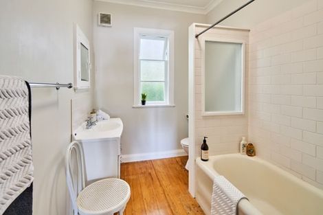 Photo of property in 93 Grafton Road, Roseneath, Wellington, 6011