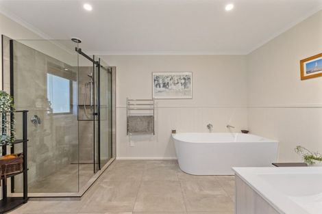 Photo of property in 68 Parawera Drive, Acacia Bay, Taupo, 3330