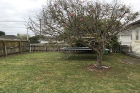 Photo of property in 27 Opaheke Road, Papakura, 2110