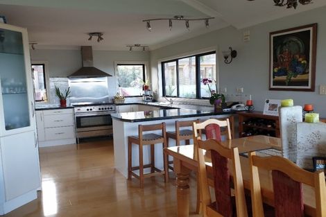 Photo of property in 6 Danica Esplanade, Te Atatu Peninsula, Auckland, 0610