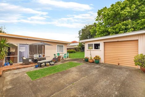 Photo of property in 10 Clendon Place, Manurewa, Auckland, 2102