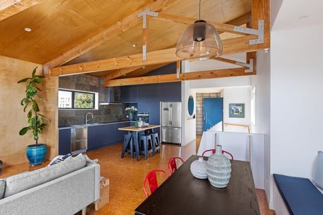 Photo of property in 23 Log Race Road, Piha, 0772