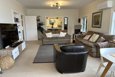 Photo of property in 10 Oriental Terrace, Mount Victoria, Wellington, 6011