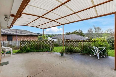 Photo of property in 37 Cabeleigh Drive, Helensville, 0800