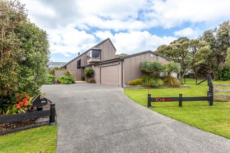 Photo of property in 104 Moore Place, Whangamata, 3620