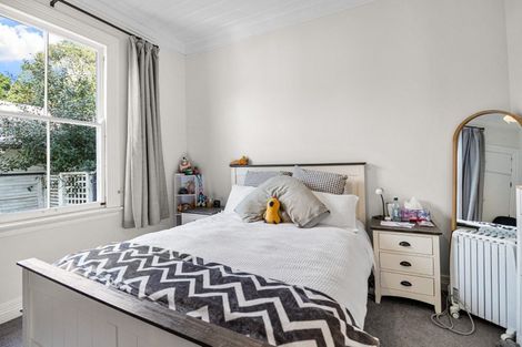Photo of property in 18 Bracken Street, New Plymouth, 4310
