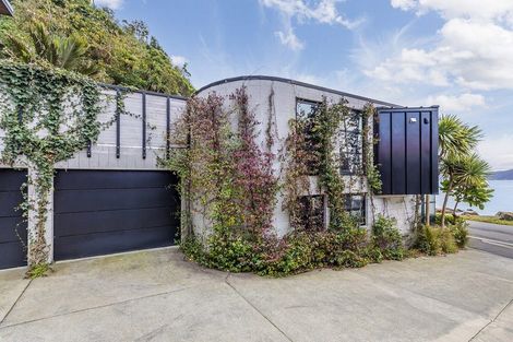 Photo of property in 377a Karaka Bay Road, Karaka Bays, Wellington, 6022