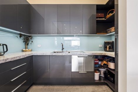 Photo of property in 25 Waitemata Drive, One Tree Point, 0118