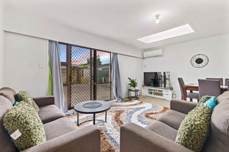 Photo of property in 2/76 Kenderdine Road, Papatoetoe, Auckland, 2025
