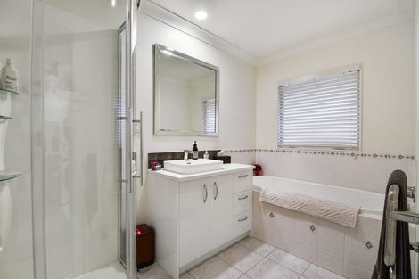 Photo of property in 160 Kittiwake Drive, Schnapper Rock, Auckland, 0632