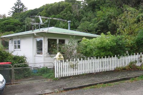 Photo of property in 3 Gahagan Way, Newlands, Wellington, 6037