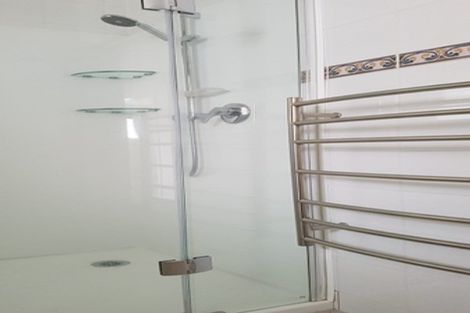 Photo of property in 5 Crockett Lane, Henderson, Auckland, 0610