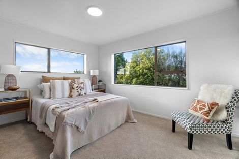 Photo of property in 1/965 Beach Road, Torbay, Auckland, 0630
