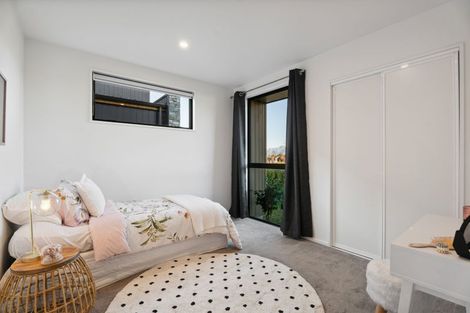 Photo of property in 5 Matakanui Lane, Wanaka, 9305