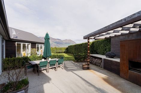 Photo of property in 1 Makomako Road, Wanaka, 9305