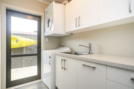 Photo of property in 2/2 Church Street, Terrace End, Palmerston North, 4410
