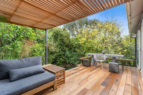 Photo of property in 20 Harrybrook Road, Green Bay, Auckland, 0604