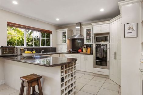 Photo of property in 17 Snowdon Road, Fendalton, Christchurch, 8052