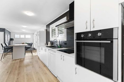 Photo of property in 41 Riverside Drive, Waiuku, 2123