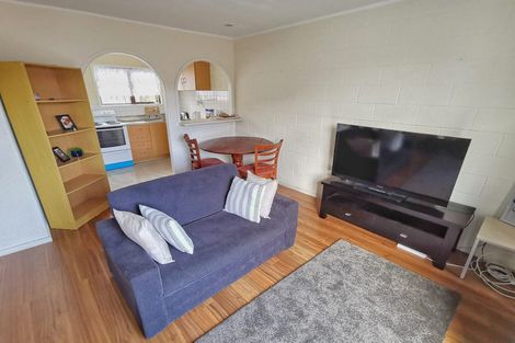 Photo of property in 3/6 Craigbank Avenue, New Lynn, Auckland, 0600
