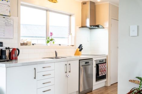 Photo of property in 15 Poaka Avenue, Dinsdale, Hamilton, 3204