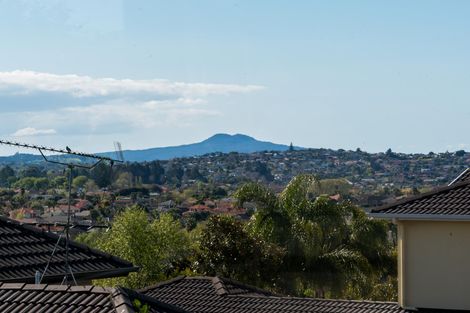 Photo of property in 19 Fairbairn Place, East Tamaki Heights, Auckland, 2016