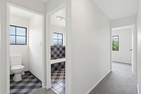 Photo of property in 18a Starforth Place, Henderson, Auckland, 0612