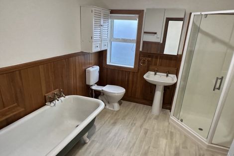 Photo of property in 90 Maupuia Road, Maupuia, Wellington, 6022