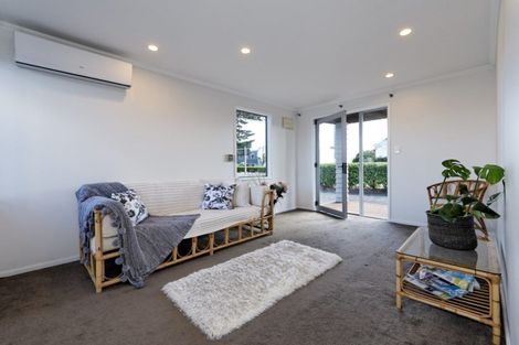 Photo of property in 93 Hobsonville Road, West Harbour, Auckland, 0618