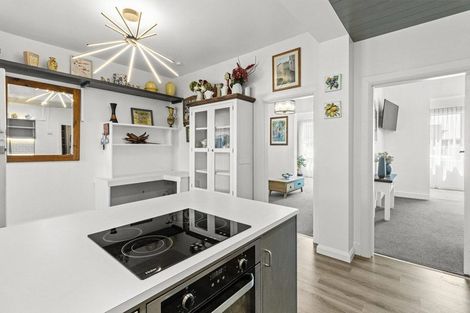 Photo of property in Devonport Apartments, 21/127 Saint Aubyn Street, New Plymouth, 4310