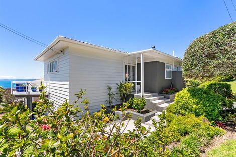 Photo of property in 1/1 Eastcliffe Road, Castor Bay, Auckland, 0620