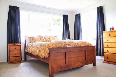 Photo of property in 28 Domain Road, Waipawa, 4210