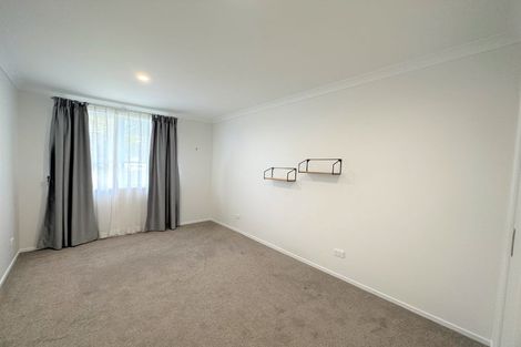 Photo of property in 5 Ussher Place, Pakuranga Heights, Auckland, 2010