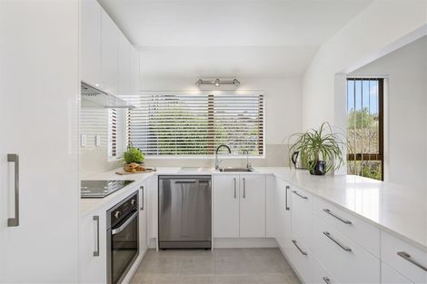 Photo of property in 2/165 Birkenhead Avenue, Birkenhead, Auckland, 0626