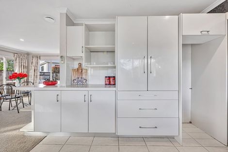 Photo of property in 13 Bridgehead Cove, West Harbour, Auckland, 0618