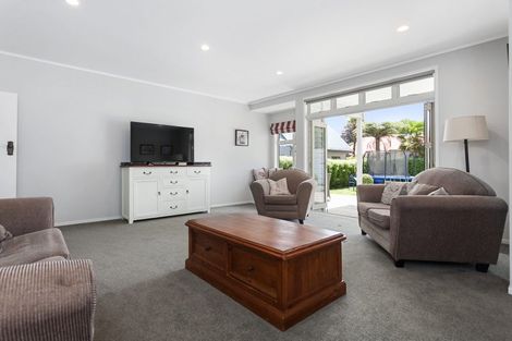 Photo of property in 32 Queen Street, Cambridge, 3434